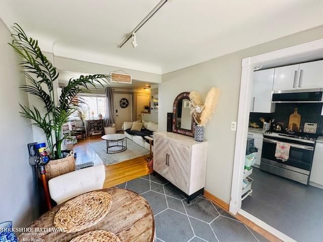 2115 Marywood Drive, Royal Oak, MI 48073