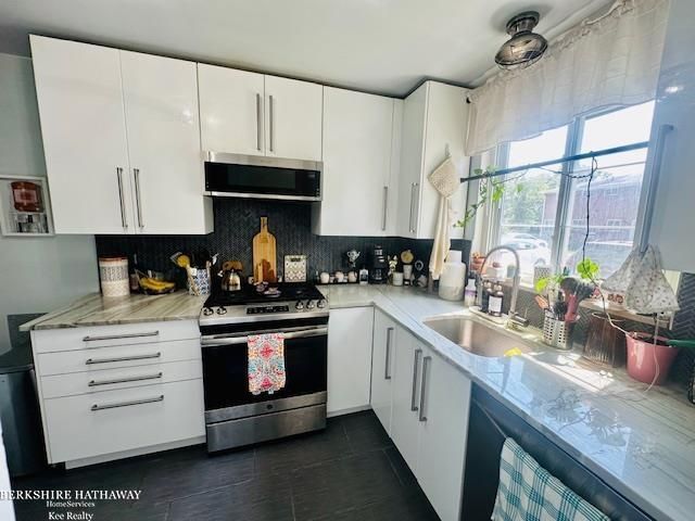 2115 Marywood Drive, Royal Oak, MI 48073