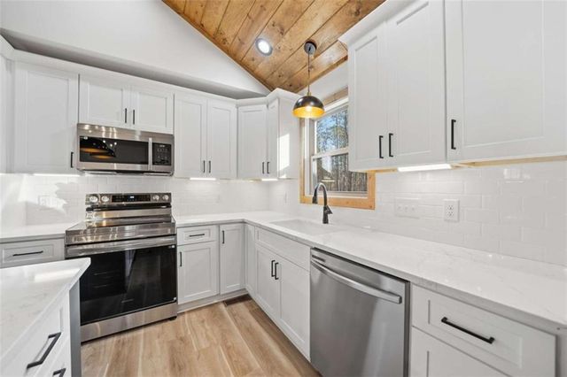1883 Newport Drive, Ellijay, GA 30540