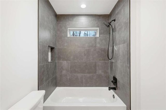 1883 Newport Drive, Ellijay, GA 30540
