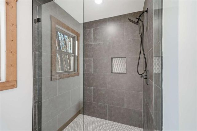 1883 Newport Drive, Ellijay, GA 30540