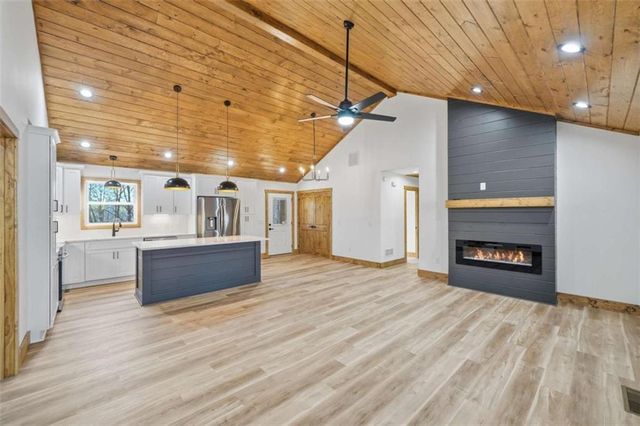 1883 Newport Drive, Ellijay, GA 30540