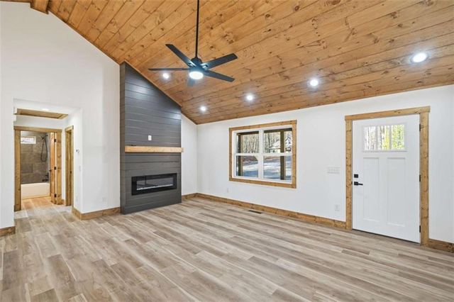 1883 Newport Drive, Ellijay, GA 30540