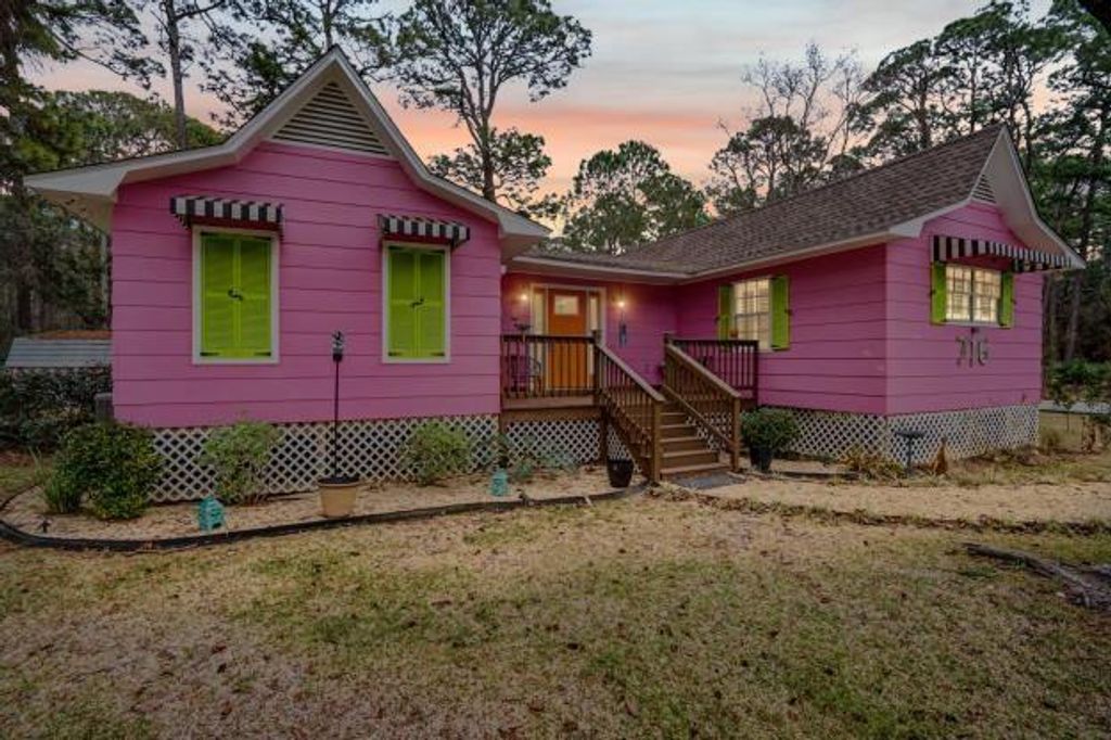 716 Itasca Place, Dauphin Island, AL 36528