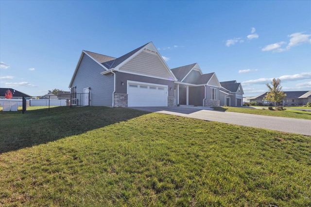 3189 S Warbler Court, Beloit, WI 53511