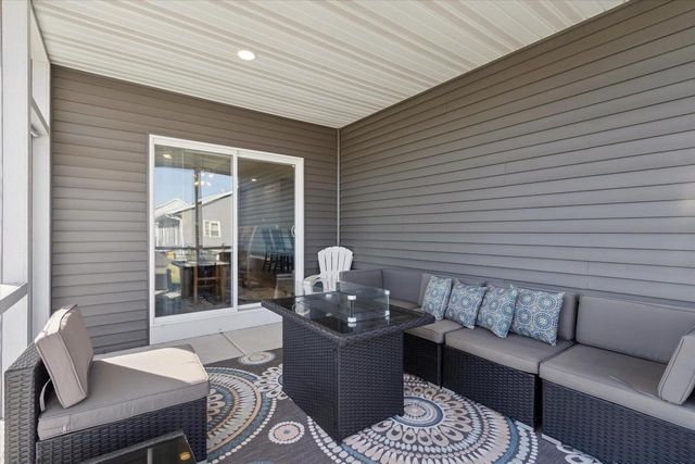 3189 S Warbler Court, Beloit, WI 53511