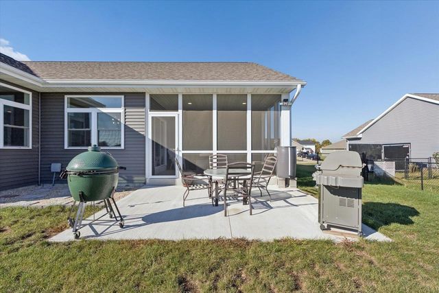 3189 S Warbler Court, Beloit, WI 53511