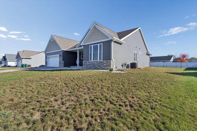 3189 S Warbler Court, Beloit, WI 53511