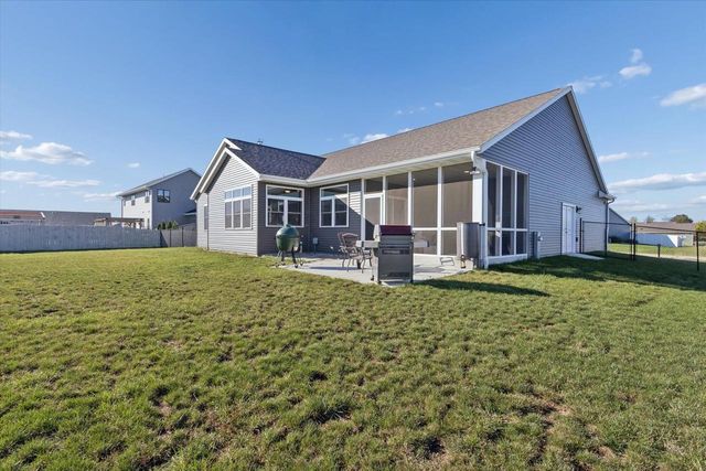 3189 S Warbler Court, Beloit, WI 53511