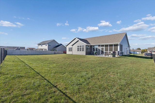 3189 S Warbler Court, Beloit, WI 53511