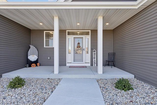 3189 S Warbler Court, Beloit, WI 53511