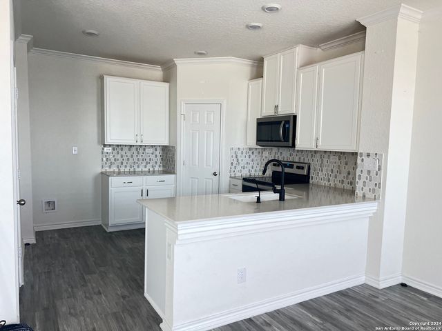 4835 VIA SONOMA TRL, Converse, TX 78109