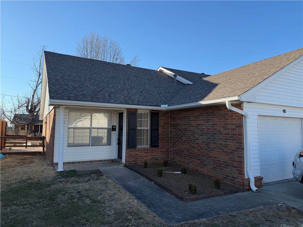 314 S 11th Place, Rogers, AR 72756