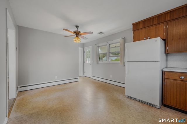 10 Lark Street, Waterford, CT 06385