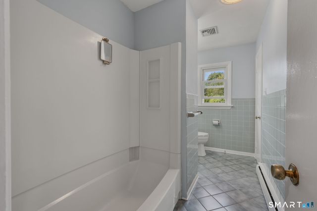 10 Lark Street, Waterford, CT 06385