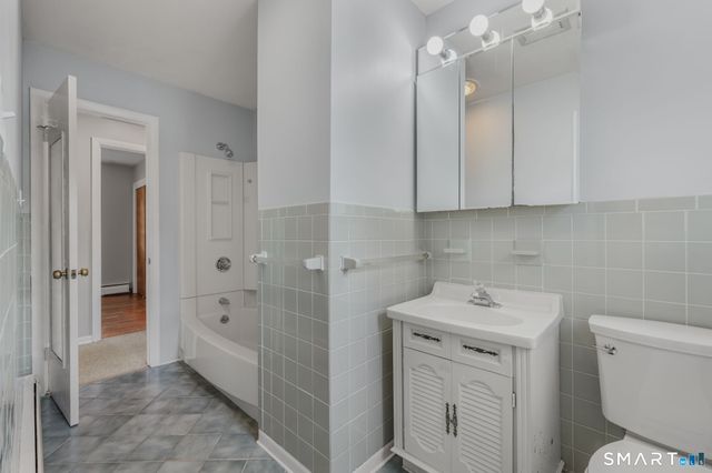 10 Lark Street, Waterford, CT 06385