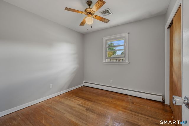 10 Lark Street, Waterford, CT 06385