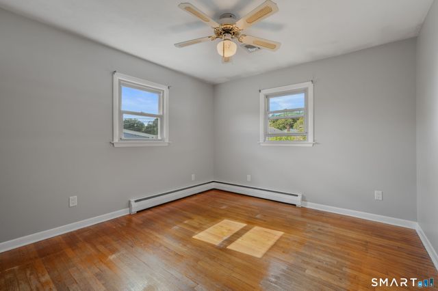 10 Lark Street, Waterford, CT 06385