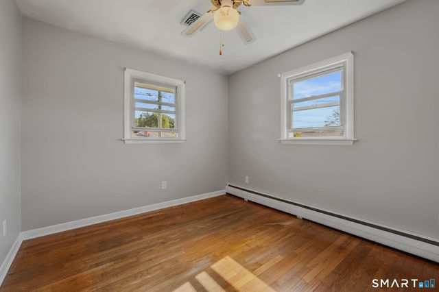 10 Lark Street, Waterford, CT 06385