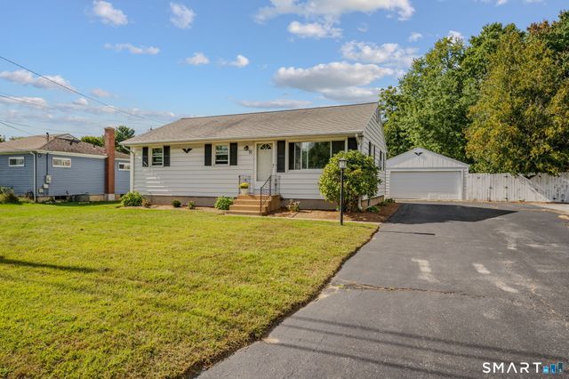 10 Lark Street, Waterford, CT 06385