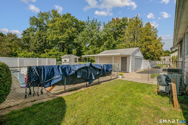 10 Lark Street, Waterford, CT 06385