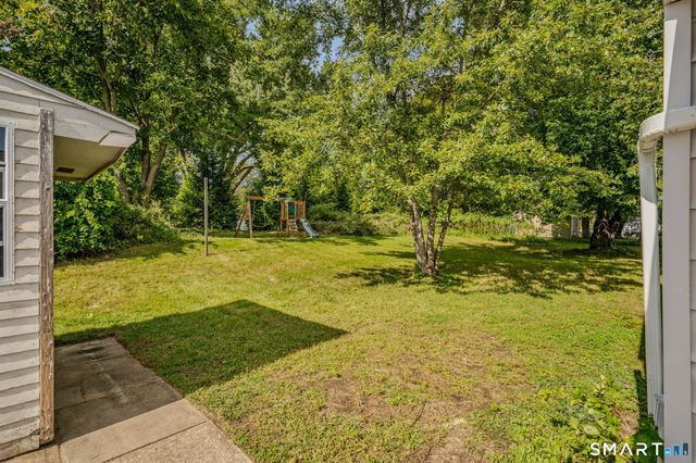 10 Lark Street, Waterford, CT 06385