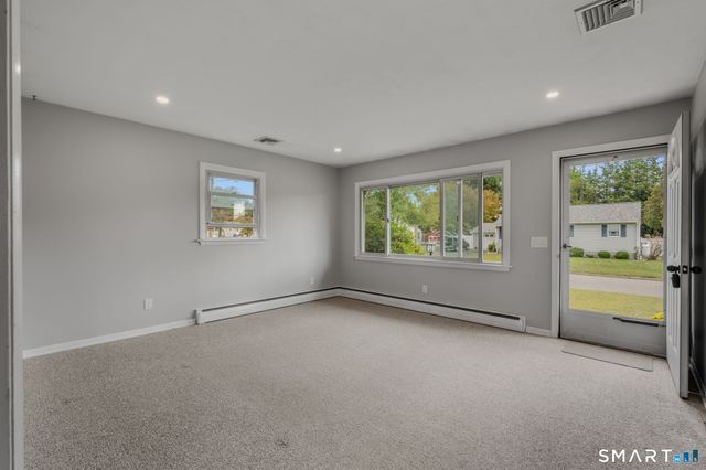 10 Lark Street, Waterford, CT 06385