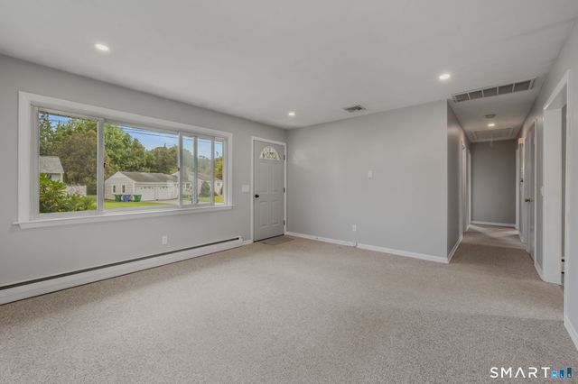 10 Lark Street, Waterford, CT 06385