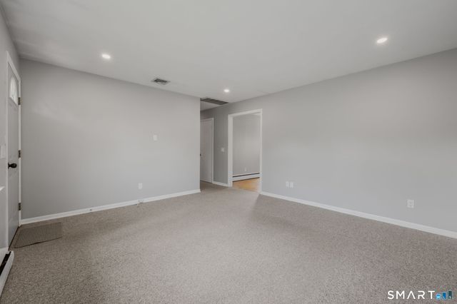 10 Lark Street, Waterford, CT 06385