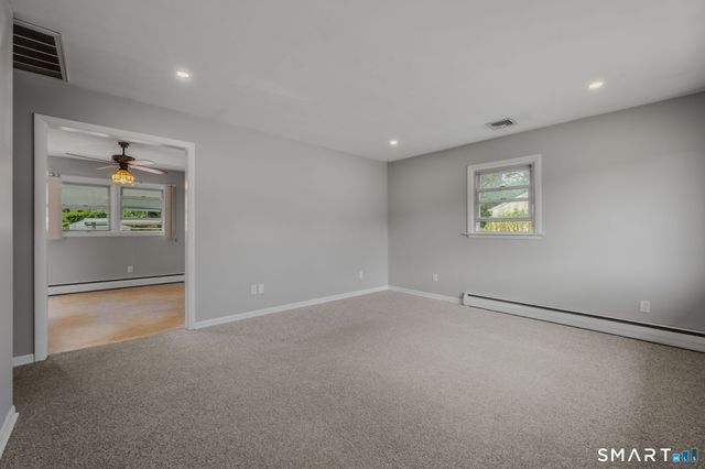 10 Lark Street, Waterford, CT 06385