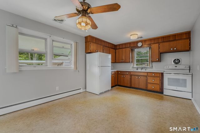 10 Lark Street, Waterford, CT 06385