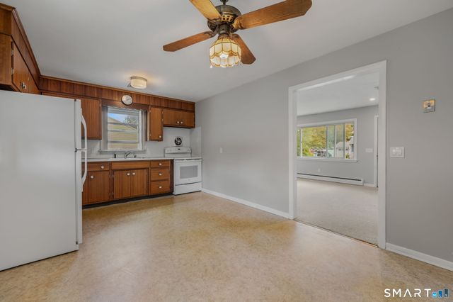 10 Lark Street, Waterford, CT 06385