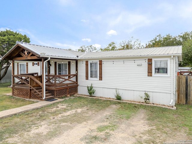 191 Big Rock Dr, Bandera, TX 78003