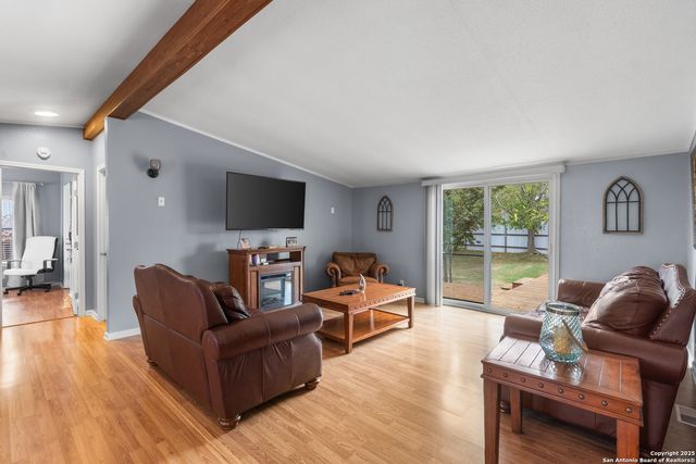 191 Big Rock Dr, Bandera, TX 78003