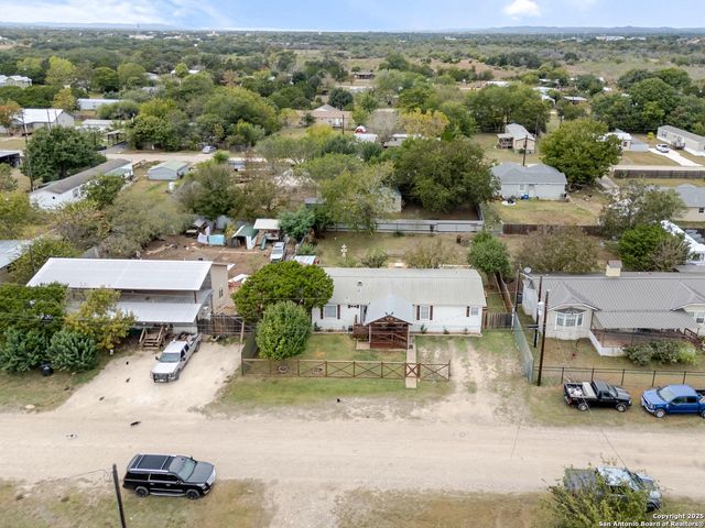 191 Big Rock Dr, Bandera, TX 78003