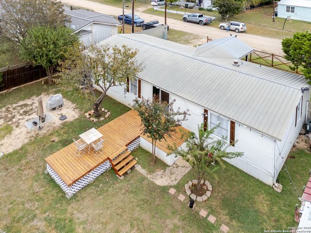 191 Big Rock Dr, Bandera, TX 78003