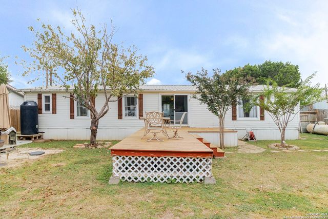 191 Big Rock Dr, Bandera, TX 78003