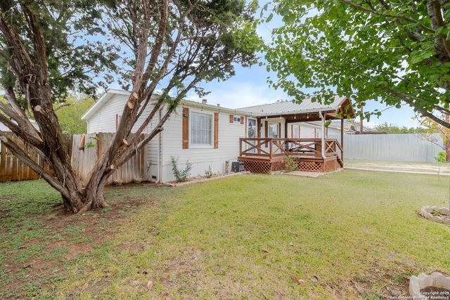 191 Big Rock Dr, Bandera, TX 78003