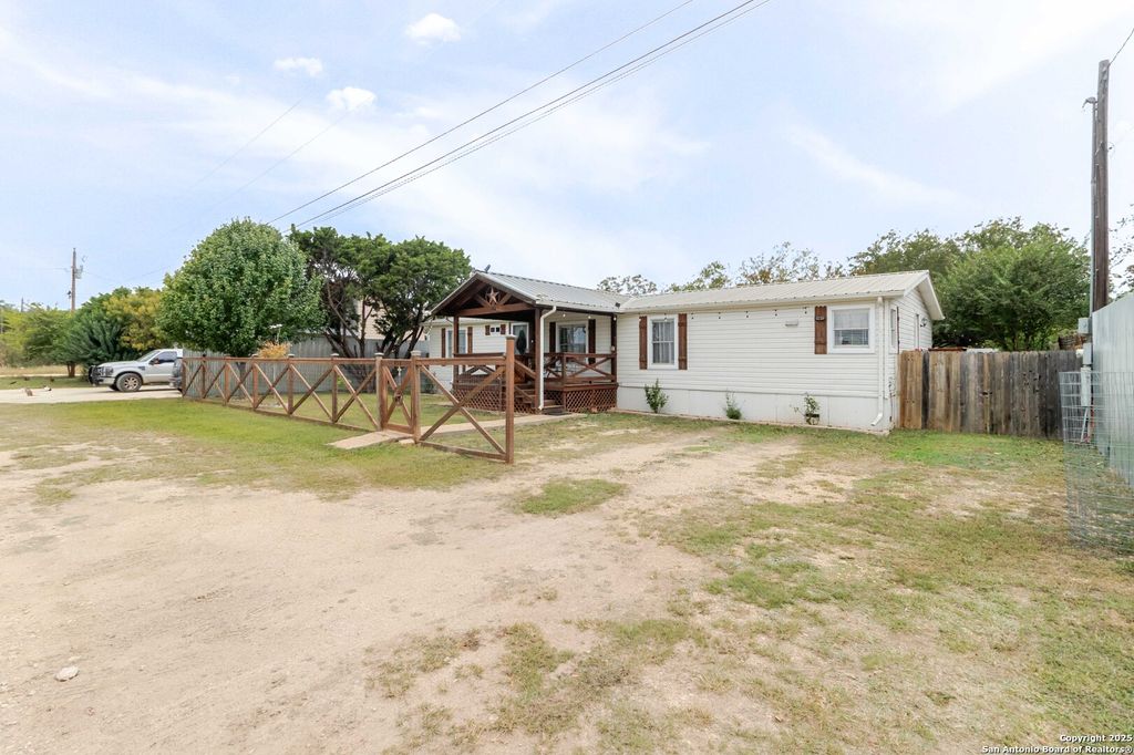 191 Big Rock Dr, Bandera, TX 78003