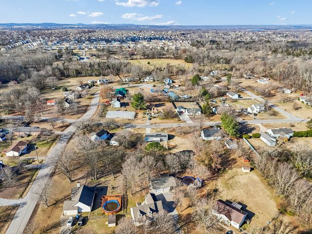 158 Suncrest Dr, La Vergne, TN 37086