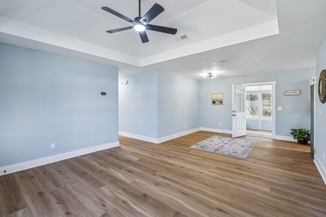 158 Suncrest Dr, La Vergne, TN 37086