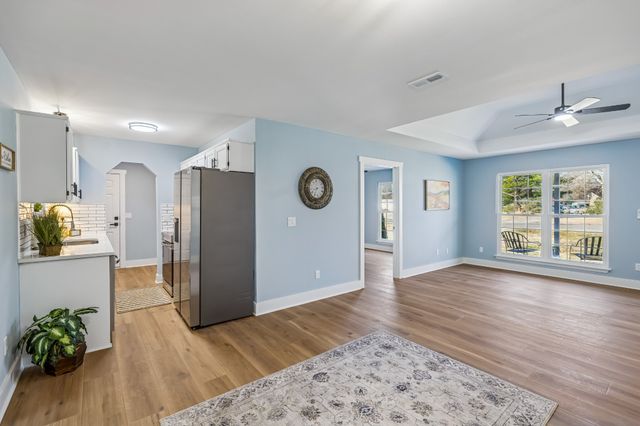 158 Suncrest Dr, La Vergne, TN 37086