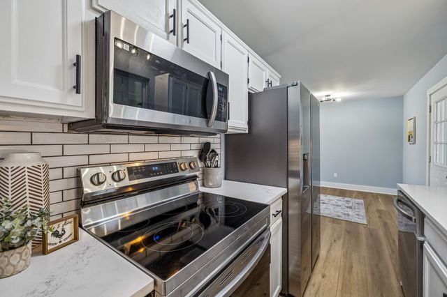 158 Suncrest Dr, La Vergne, TN 37086