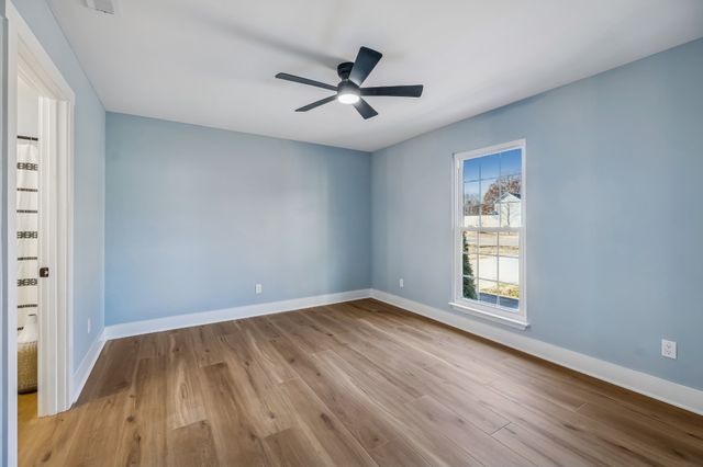 158 Suncrest Dr, La Vergne, TN 37086