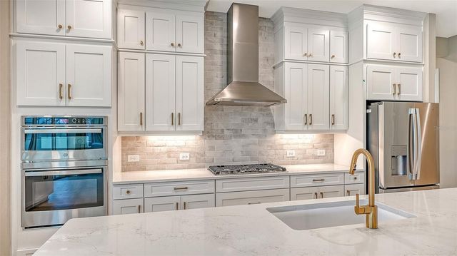 6336 LAKE WOODRUFF COURT, Sarasota, FL 34241