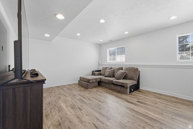 3799 FOXGLEN DR, Roy, UT 84067
