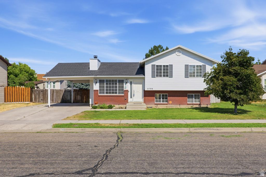 3799 FOXGLEN DR, Roy, UT 84067
