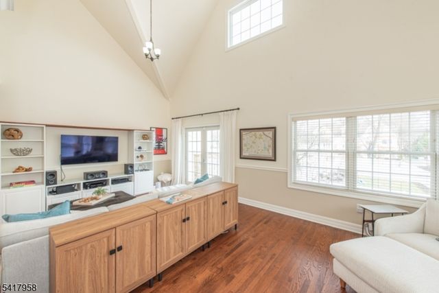 21 Riverbend Ct, New Providence Boro, NJ 07974