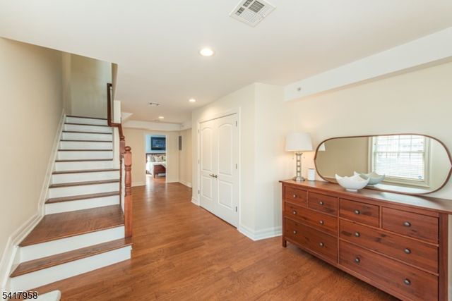 21 Riverbend Ct, New Providence Boro, NJ 07974