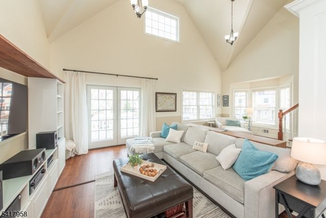 21 Riverbend Ct, New Providence Boro, NJ 07974